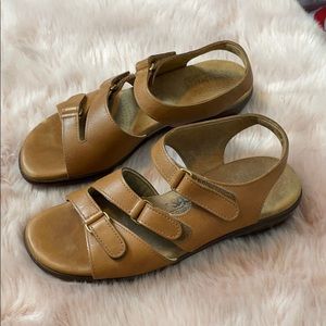 SAS tan leather strap sandal size 6M